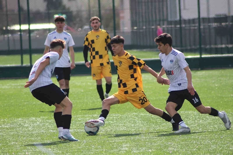 Kocasinan Şimşekspor U18 takımı şampiyon oldu
