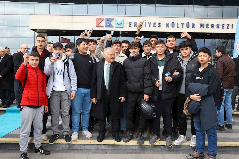 Bakan Kacır’dan Başkan Büyükkılıç’a ‘Alper Gezeravcı’ teşekkürü
