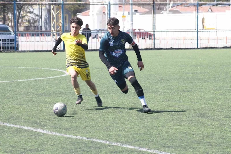 Kayseri U17 Ligi: Kocasinan Şimşekspor: 0 - Talasgücü Belediyespor:4
