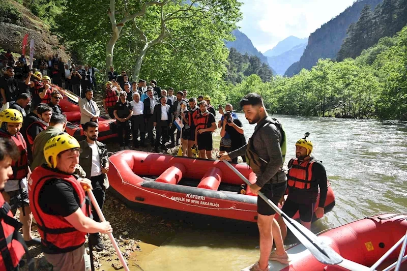 Zamantı Irmağı’ndaki “rafting” yarışının startı verildi
