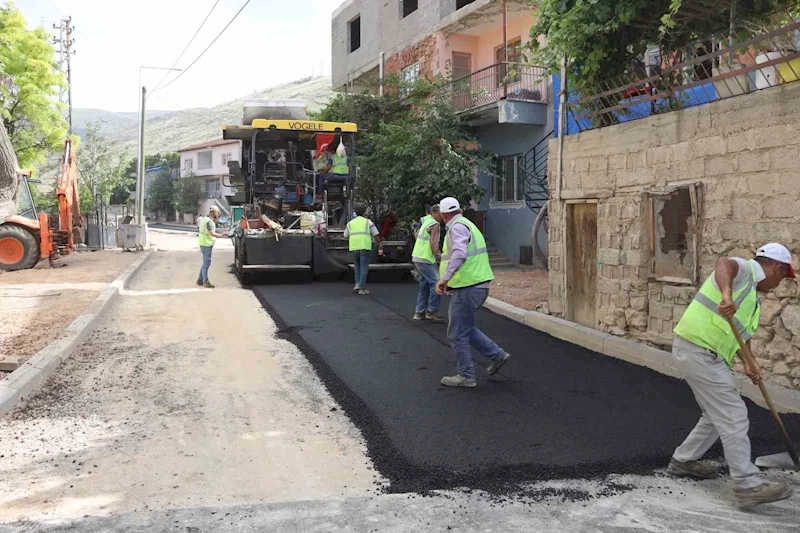 Yahyalı’da asfaltlama çalışmaları devam ediyor
