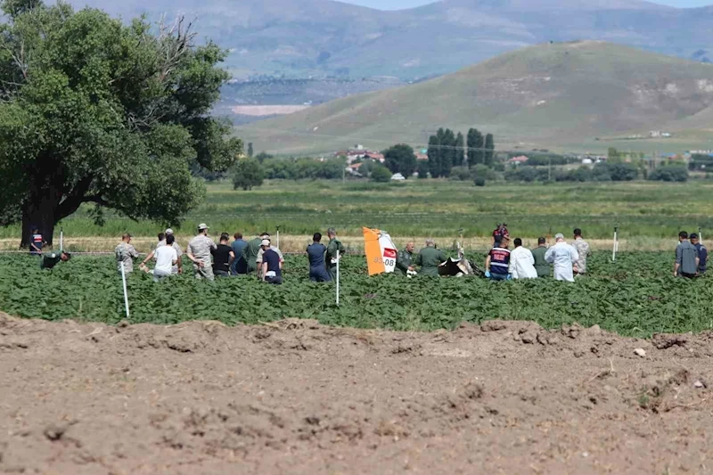 Düşen uçağın enkazında incelemeler sürüyor
