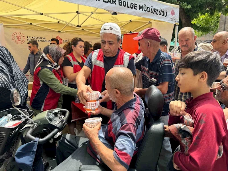 Kayseri Vakıflar Bölge Müdürlüğü’nden aşure ikramı
