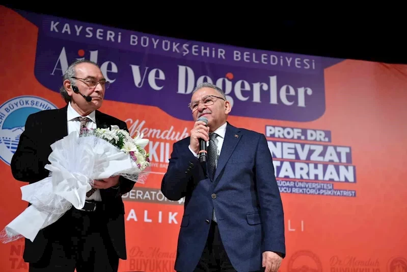 Başkan Büyükkılıç, Aile ve Değerler Konferansı’na katıldı
