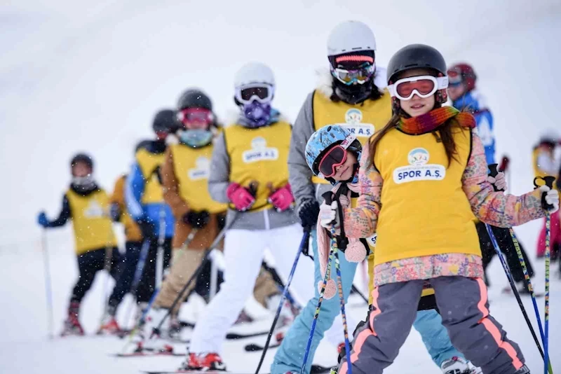 Erciyes Kayak Okulu’nda sömestir dönemi kayak ve snowboard eğitimleri başladı
