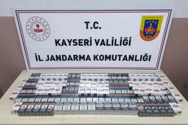 Durdurulan TIR’da 320 paket kaçak sigara ele geçirildi
