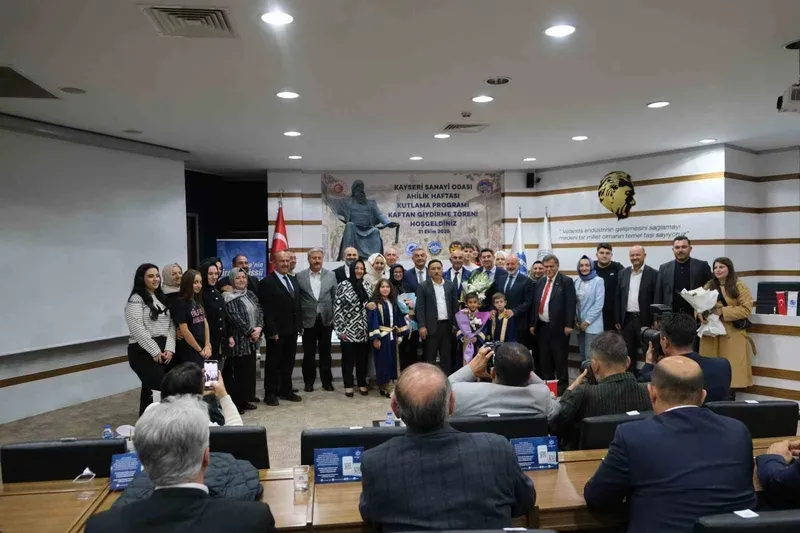 KAYSO’da yılın ahisi kaftanını giydi
