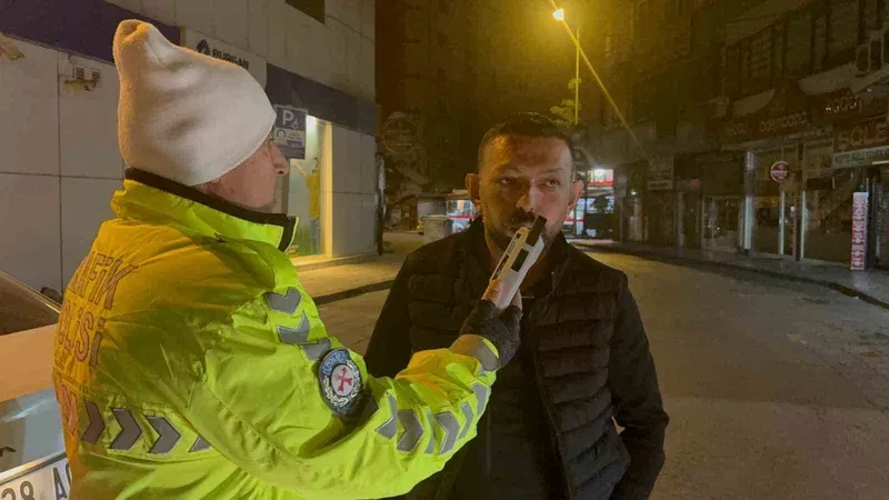 ’Dur’ ihtarına uymayan sürücü, 6 gün arayla ikinci kez alkollü yakalandı
