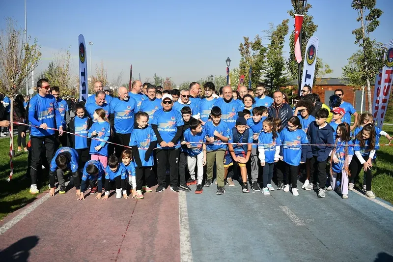 Depremde hayatını kaybeden ailelerin çocuklarına destek koşsu
