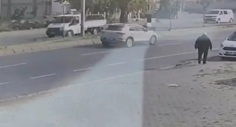 Lise öğrencisi doğum gününden 2 gün sonra otomobilin çarpması sonucu hayatını kaybetti
