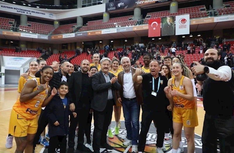 Melikgazi Basketbol Fenerbahçe önünde

