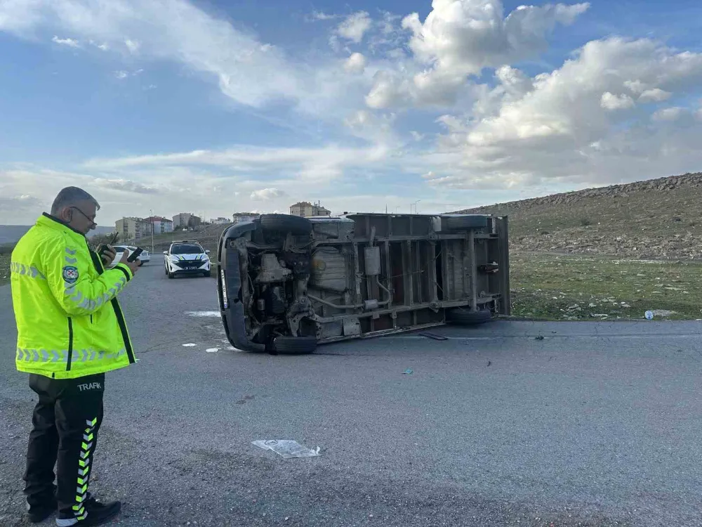Kayseri’de kamyon devrildi: 1 yaralı