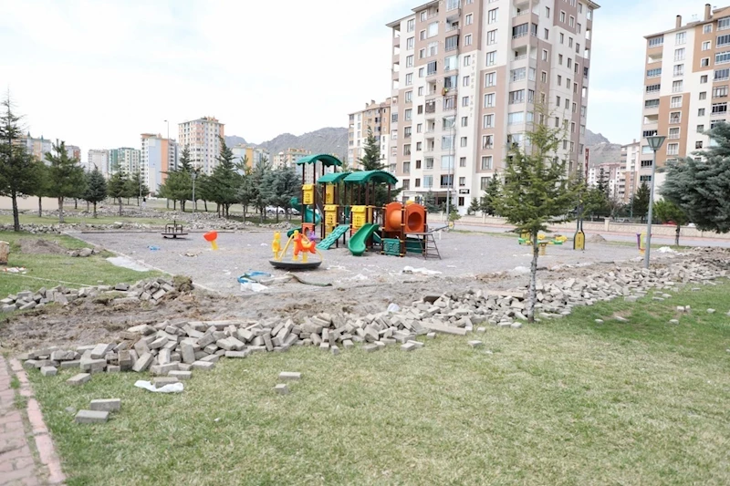 Melikgazi’de Şairler Parkı’nda yapım çalışmaları sürüyor

