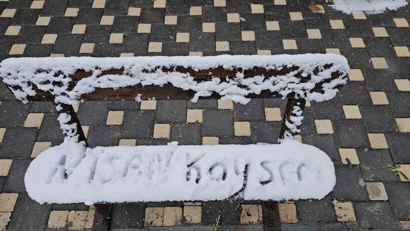Nisan karı Kayseri’yi beyaza bürüdü
