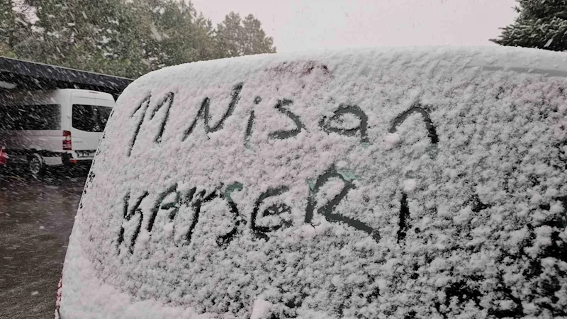 Kayseri’de kar ve şiddetli rüzgar
