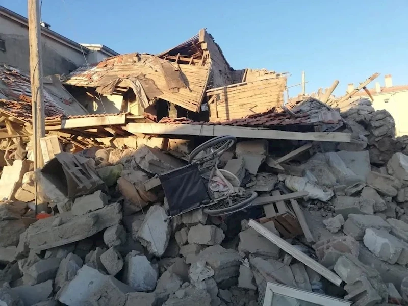 Kayseri’de ev ve ahır çöktü, 37 hayvan telef oldu
