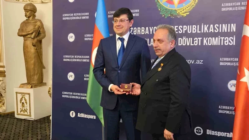 Azerbaycan’dan Başkan Yalçın’a hizmet madalyası
