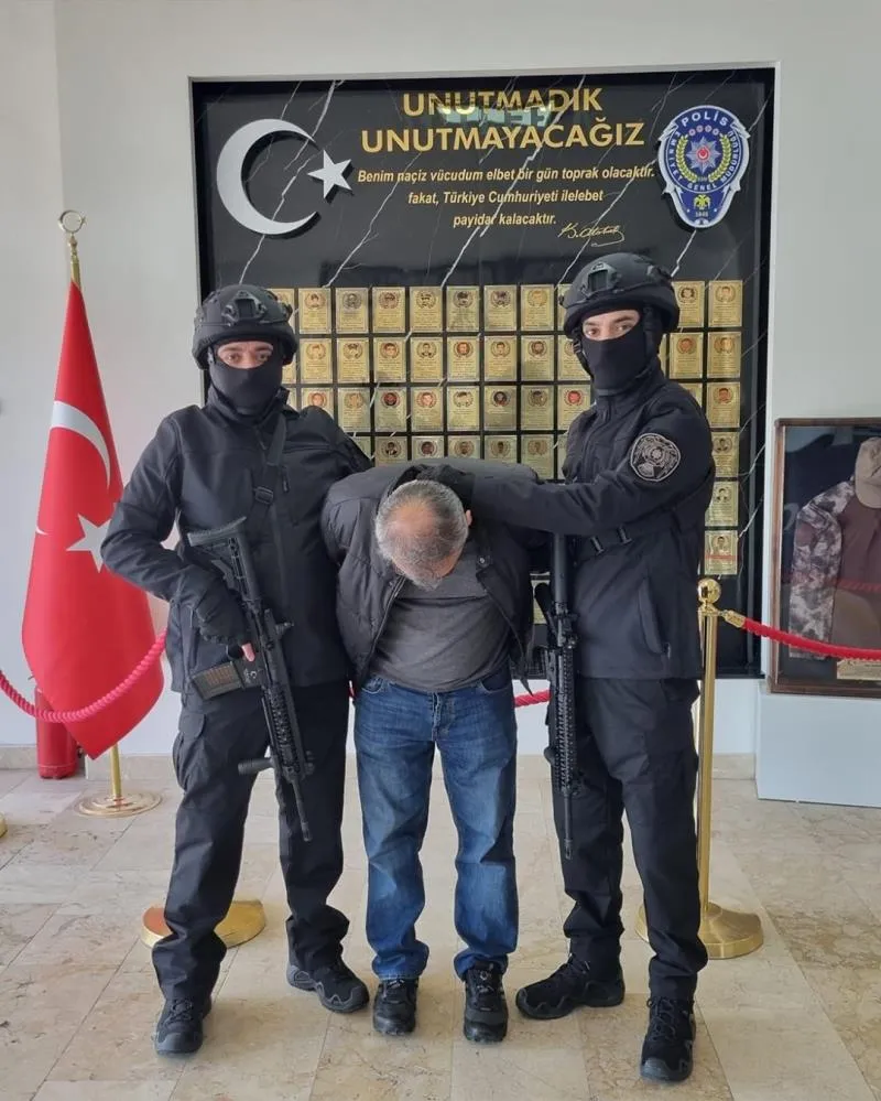 FETÖ üyesi ihraç öğretim üyesi yakalandı