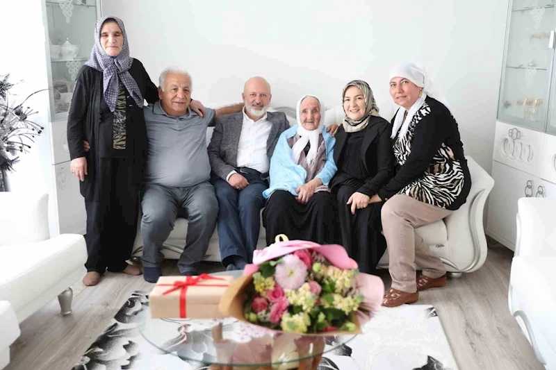 Başkan Çolakbayrakdar’dan 109 yaşındaki Şemşi Nine’ye Anneler Günü sürprizi
