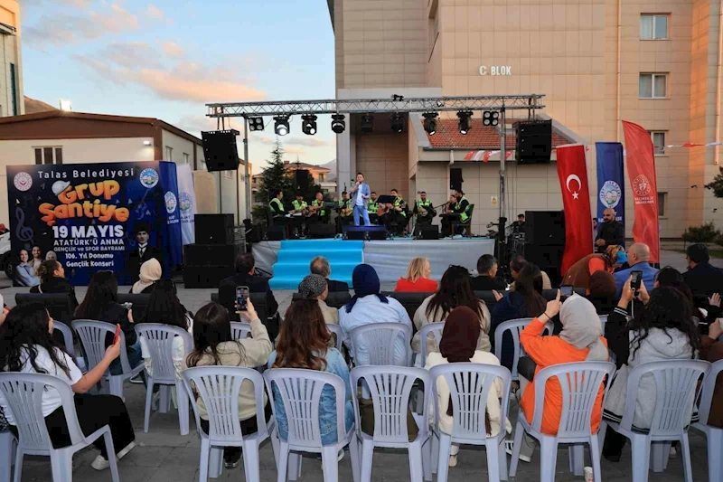 Grup Şantiye, bu kez de Gençlik Konseri’nde sahne aldı
