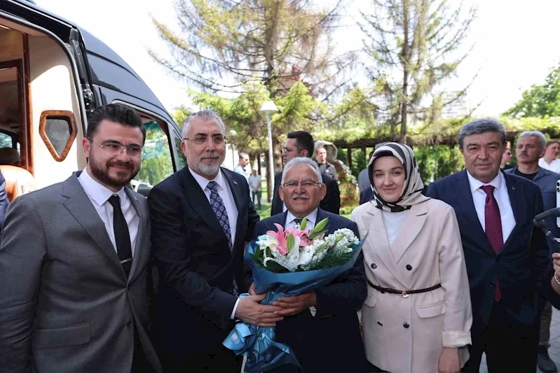 Bakan Işıkhan’dan Başkan Büyükkılıç’a ziyaret
