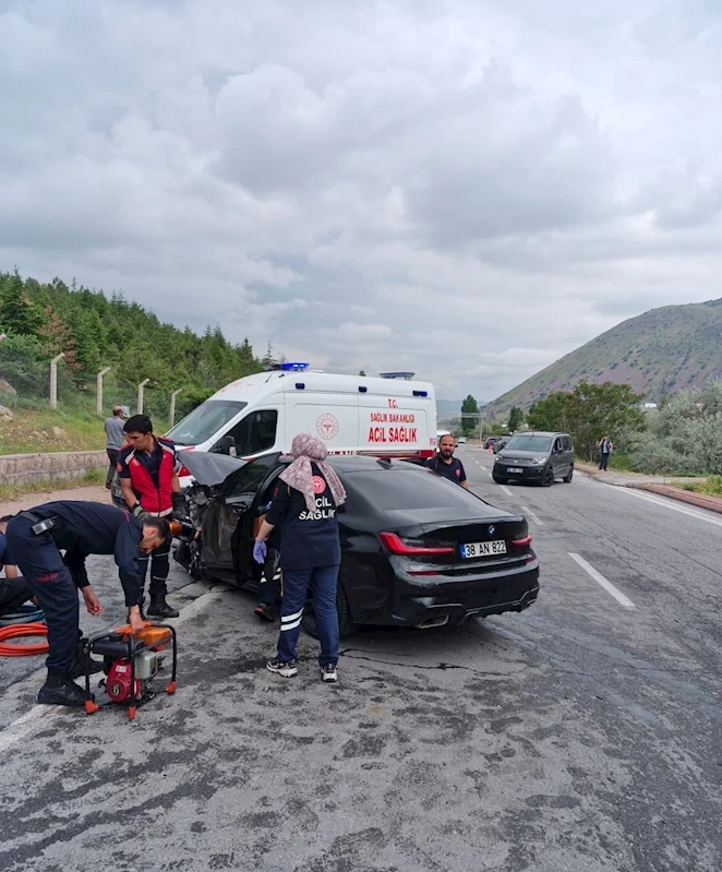 Kayseri’de trafik kazası: 1 ölü 2 ağır yaralı
