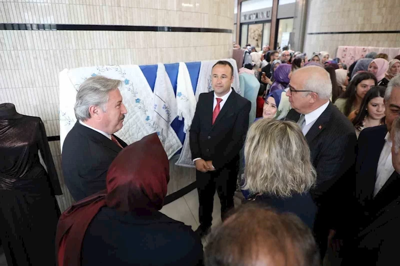 Melikgazi’de el emeği, göz nuru eserler görücüye çıktı
