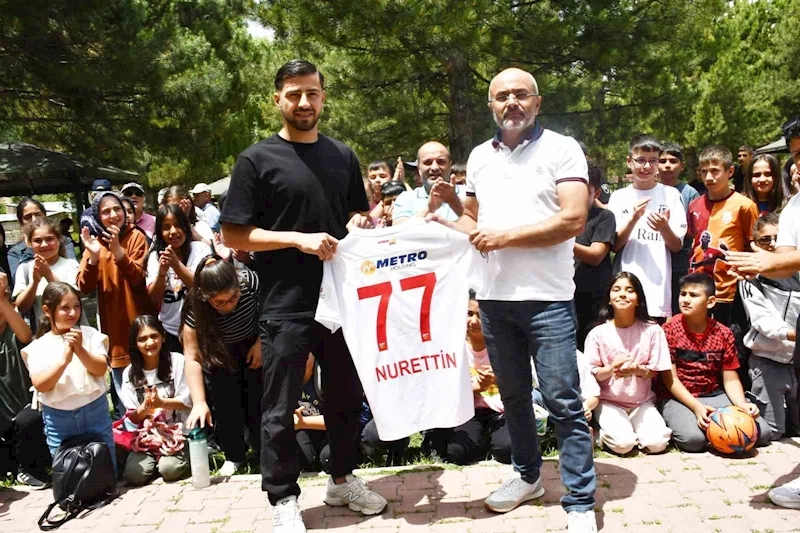 Nurettin Korkmaz öğrencilerle bir araya geldi
