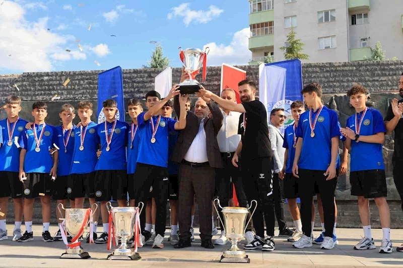 Talas’ın altın çocukları yine tarih yazdı
