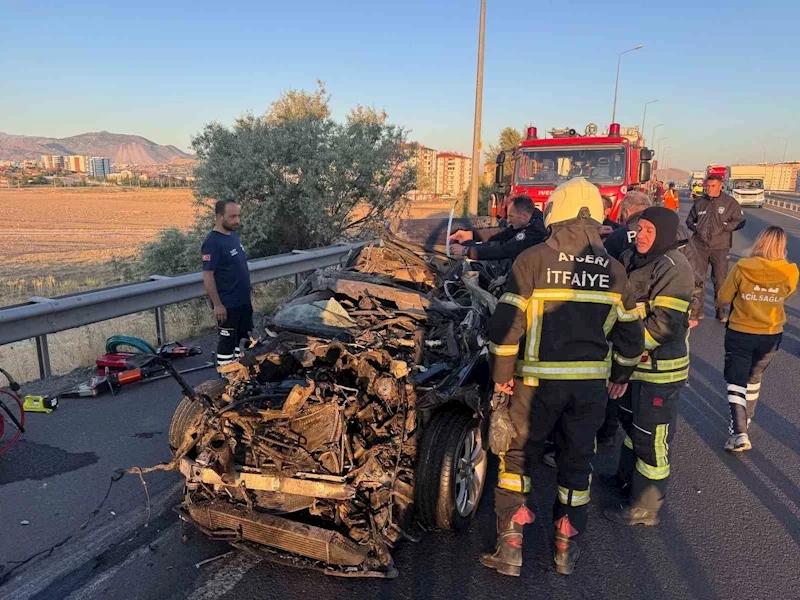 Kayseri’de otomobil tıra çarptı: 1 ölü
