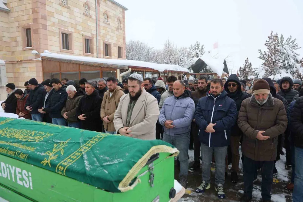 Eşi tarafından öldürülen kadın toprağa verildi