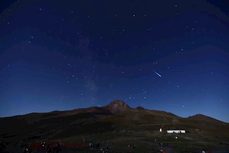 Büyükşehir’in Perseid Gözlem Şöleni, gökyüzünü tutkunlarını Erciyes’te buluşturdu
