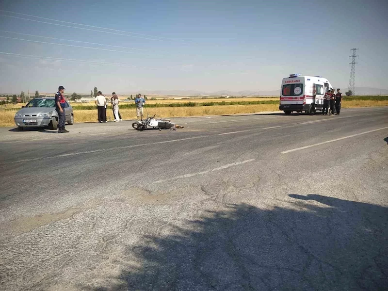 Motosiklet ile otomobil çarpıştı: 1 yaralı
