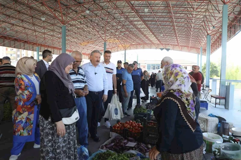 Başkan Palancıoğlu; köy pazarında üreticilerle bir araya geldi
