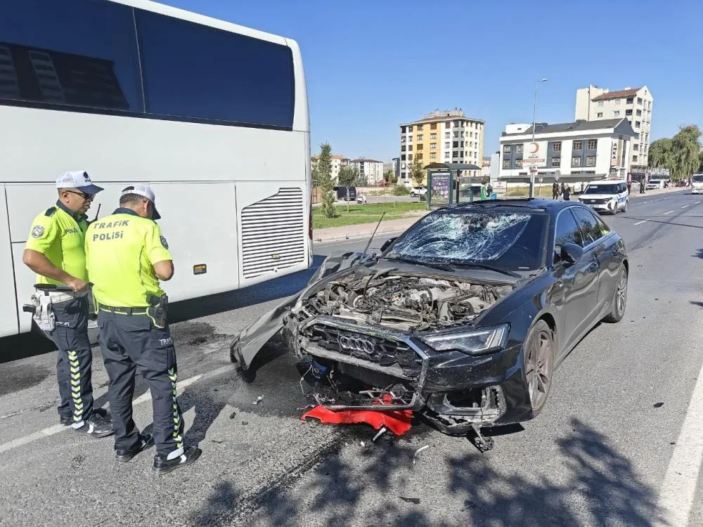 Otomobil ile motosiklet çarpıştı: 1 kişi hayatını kaybetti