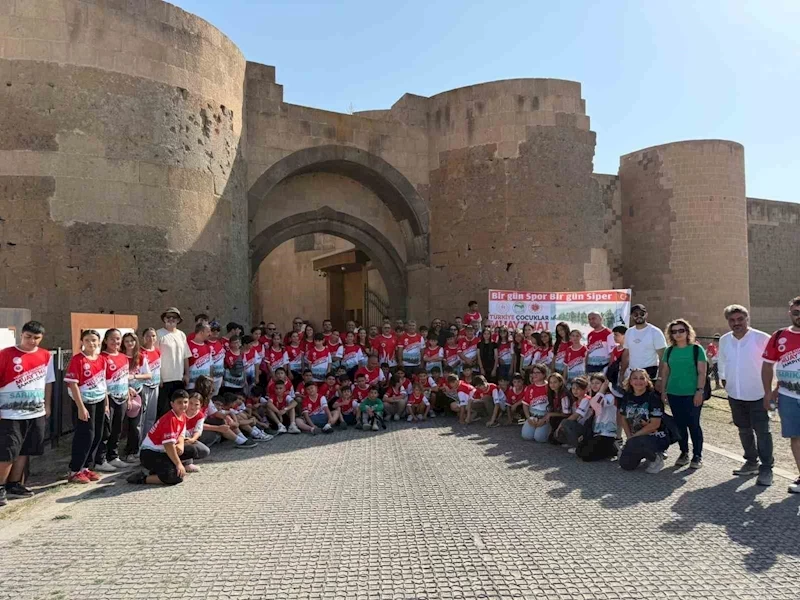 Kayseri Muaythai Takımı Kars’ta madalyaları topladı
