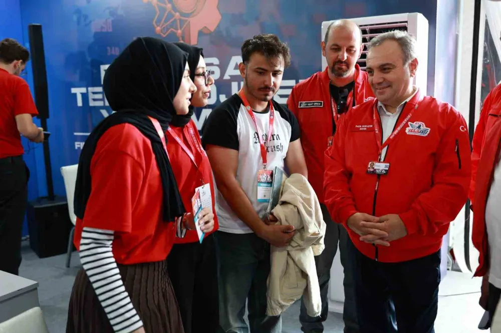 Rektör Altun, TEKNOFEST’te teknoloji tutkunları ile buluştu
