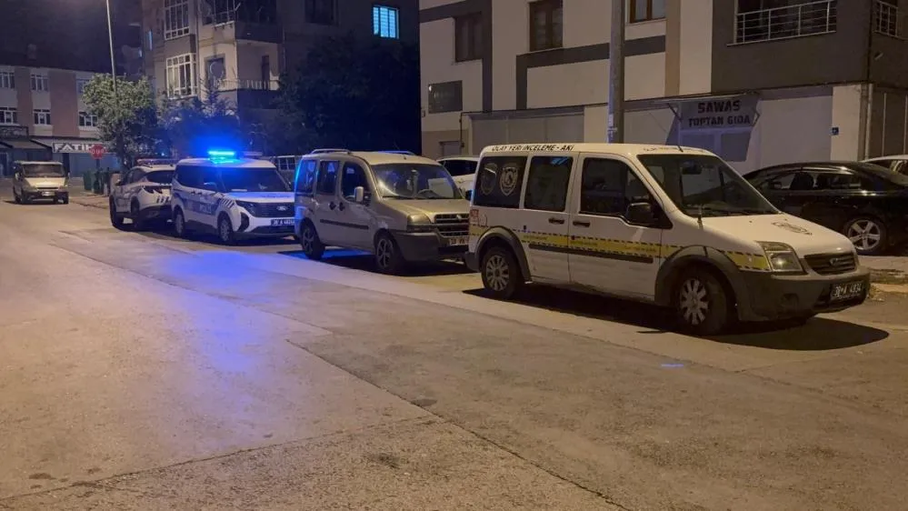 3 ay önce babası ölü bulunan genç intihar etti