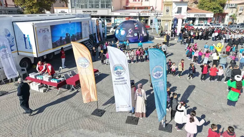 Büyükşehir’in Bilim ve Teknoloji Hizmeti Mobil Dijital Gençlik Merkezinin ilk durağı İncesu oldu
