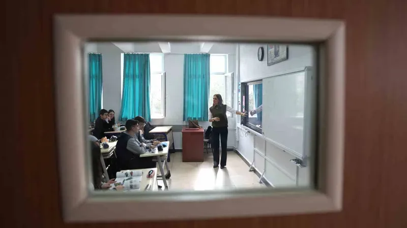 Başkan Çolakbayrakdar’dan Kocasinan’daki tüm öğretmenlere anlamlı hediye
