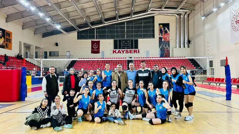 Tomarza Belediyespor Kız Voleybol Takımı rakibini 3-0 mağlup etti
