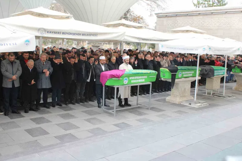 Nuray Tekinsoy toprağa verildi
