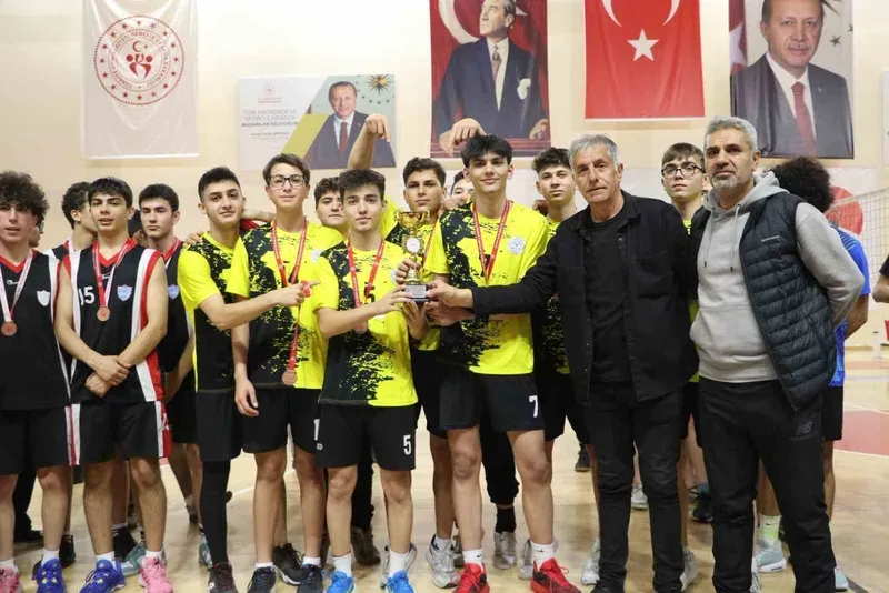 Kayseri Okul Sporları Voleybol Genç Erkekler müsabakaları tamamlandı
