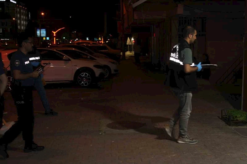 Husumetlileri çiçekçiyi dükkanında silahla yaralayıp kaçtı
